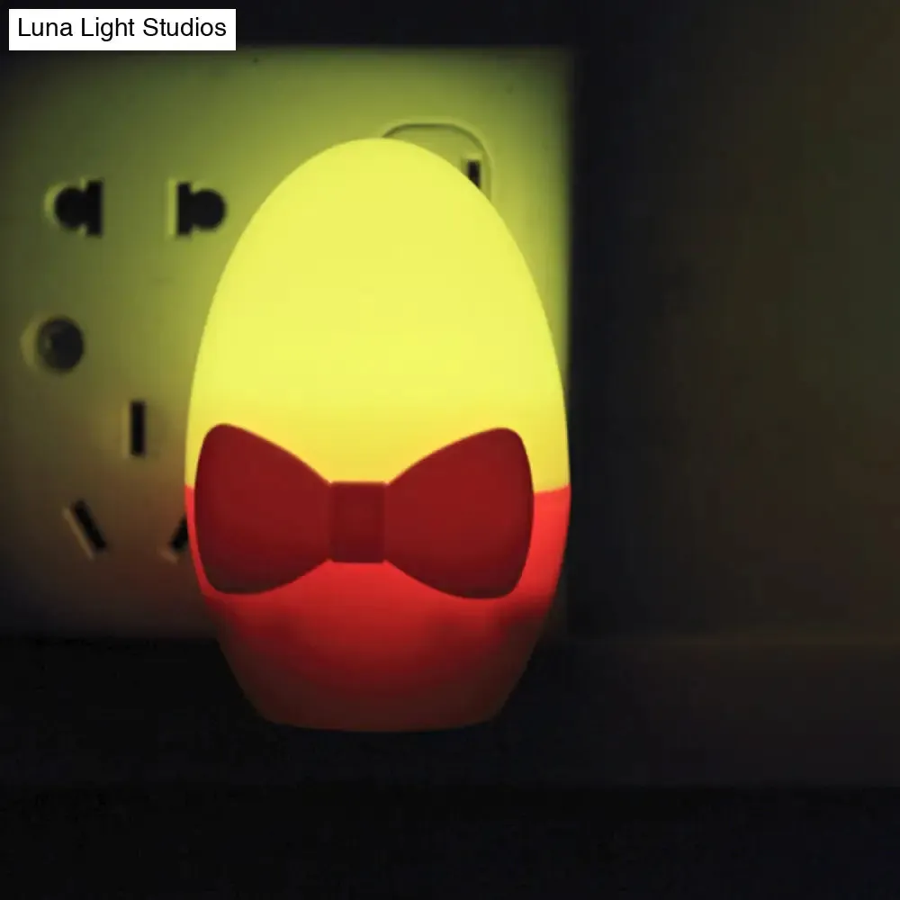 Children's Egg-Shaped Mini Night Light Wall Lamp - Plug-in LED Plastic Lamp in Yellow-Red