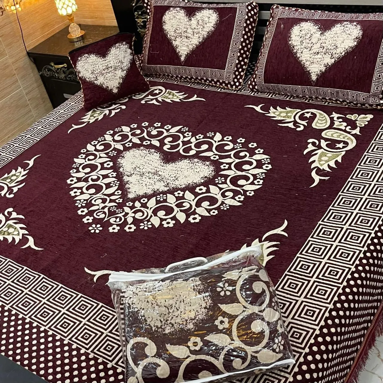 Maroon Velvet Jacquard Bedsheet 4Pcs