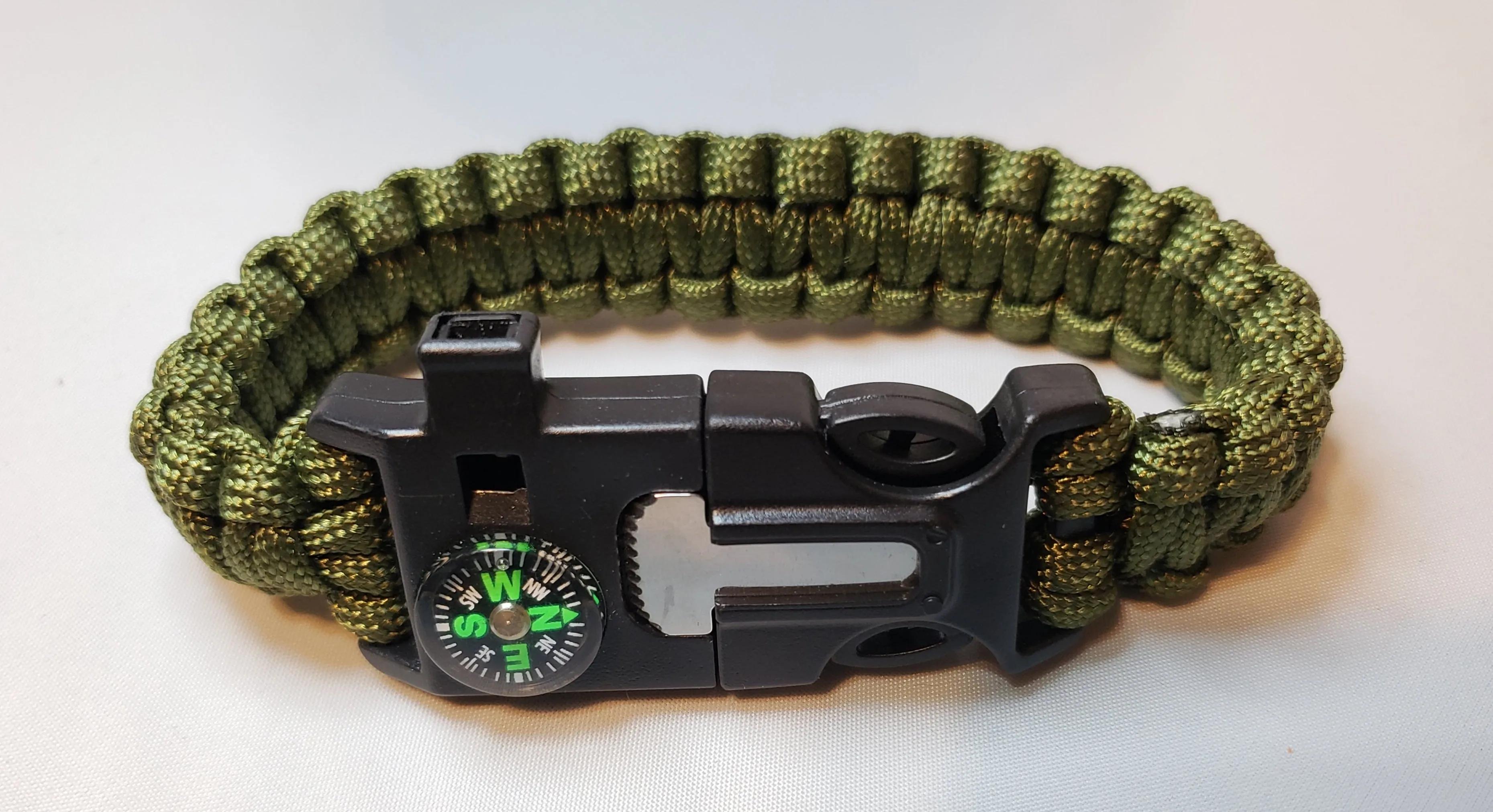 SURVIVAL BRACELET. 5 in 1 with Paracord, Compass, Fire Starter, Whistle & Scraper/Knife. 8.5" in various colors 