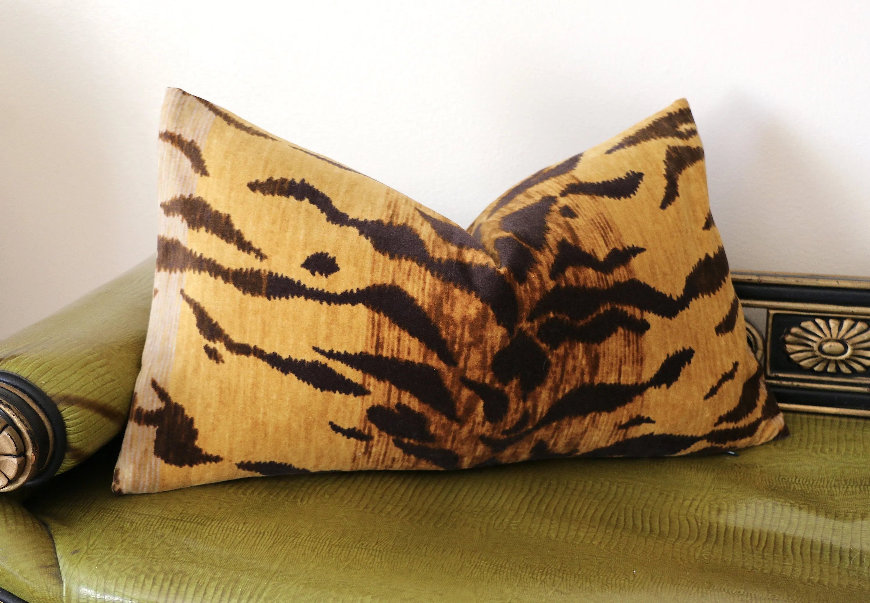 Tigre Velvet Cushion Cover / Velvet Cheetah Pillow / Animal Print ZIPPER Pillow Cover / Jamil Natural / Hollywood Regency Pillow Cover