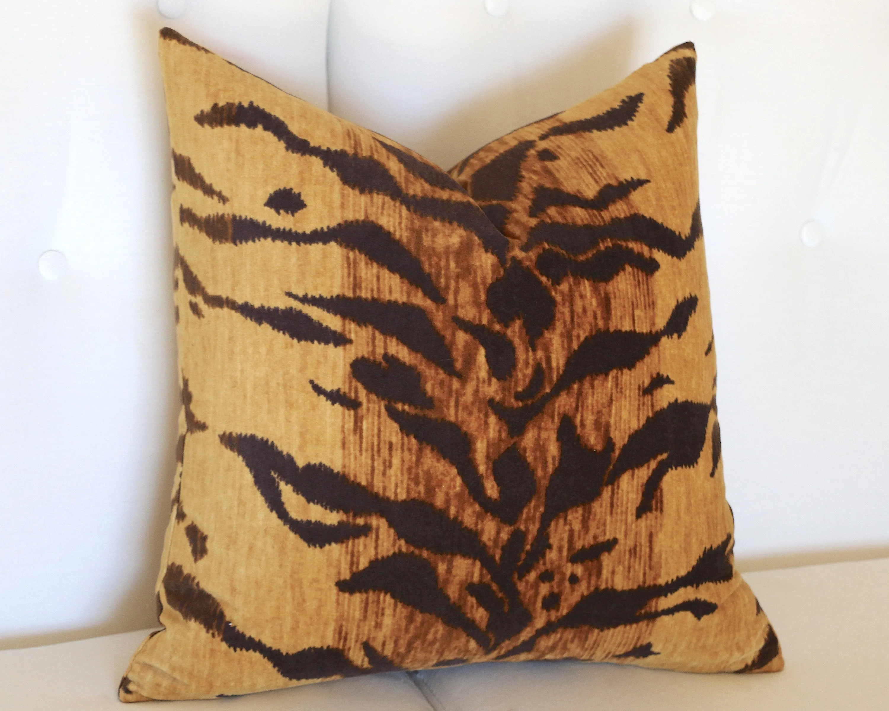 Tigre Velvet Cushion Cover / Velvet Cheetah Pillow / Animal Print ZIPPER Pillow Cover / Jamil Natural / Hollywood Regency Pillow Cover