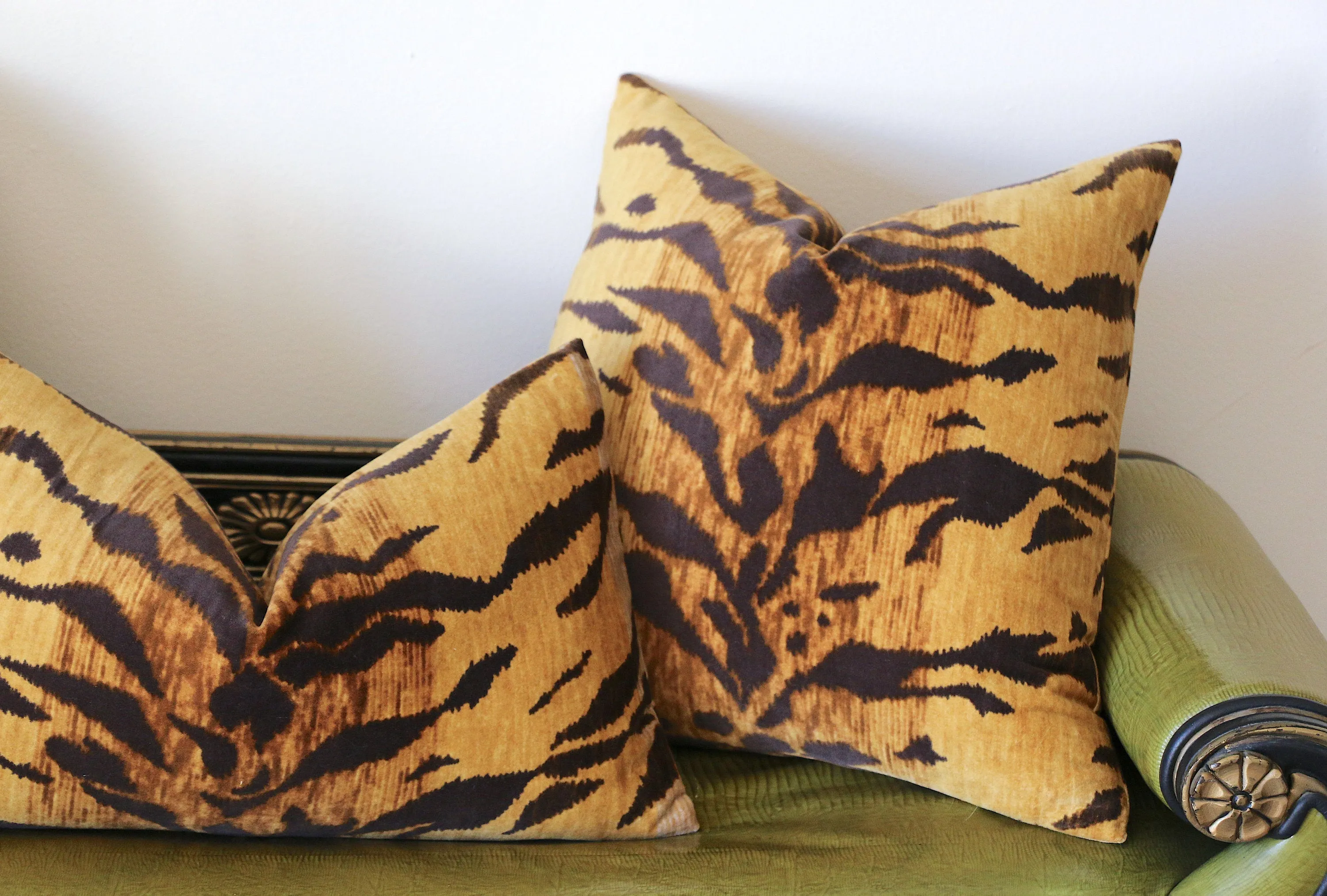 Tigre Velvet Cushion Cover / Velvet Cheetah Pillow / Animal Print ZIPPER Pillow Cover / Jamil Natural / Hollywood Regency Pillow Cover