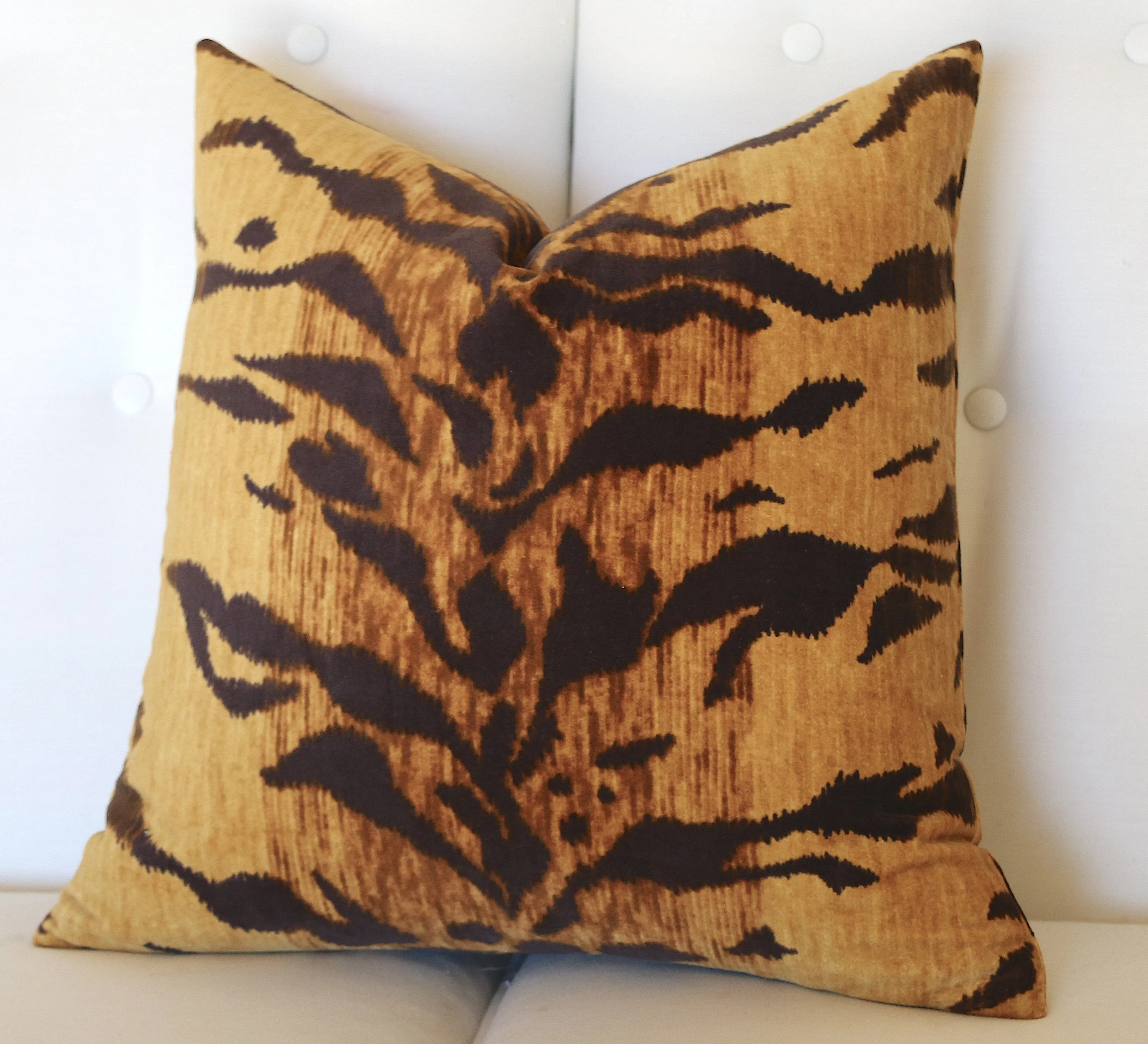 Tigre Velvet Cushion Cover / Velvet Cheetah Pillow / Animal Print ZIPPER Pillow Cover / Jamil Natural / Hollywood Regency Pillow Cover