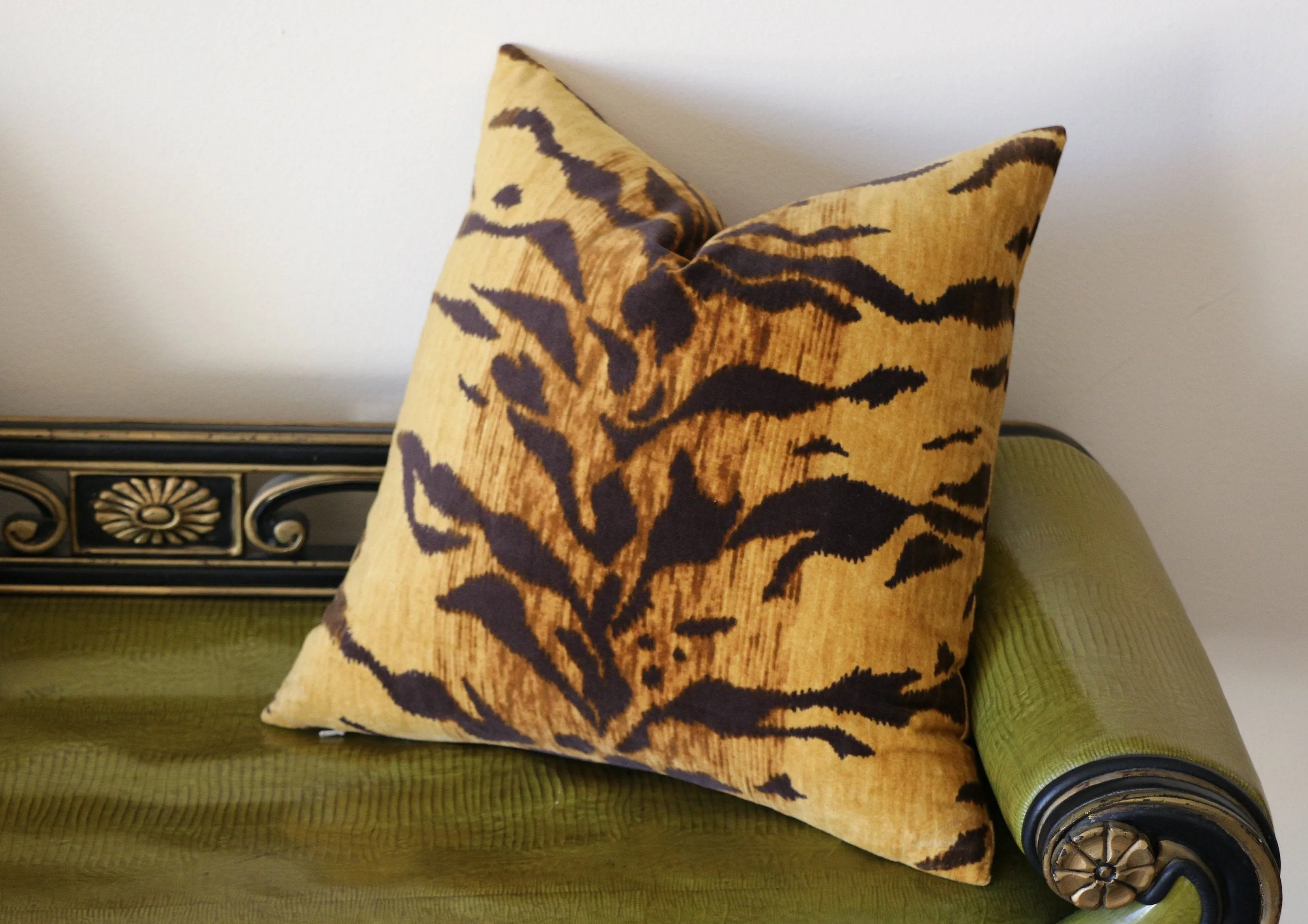 Tigre Velvet Cushion Cover / Velvet Cheetah Pillow / Animal Print ZIPPER Pillow Cover / Jamil Natural / Hollywood Regency Pillow Cover