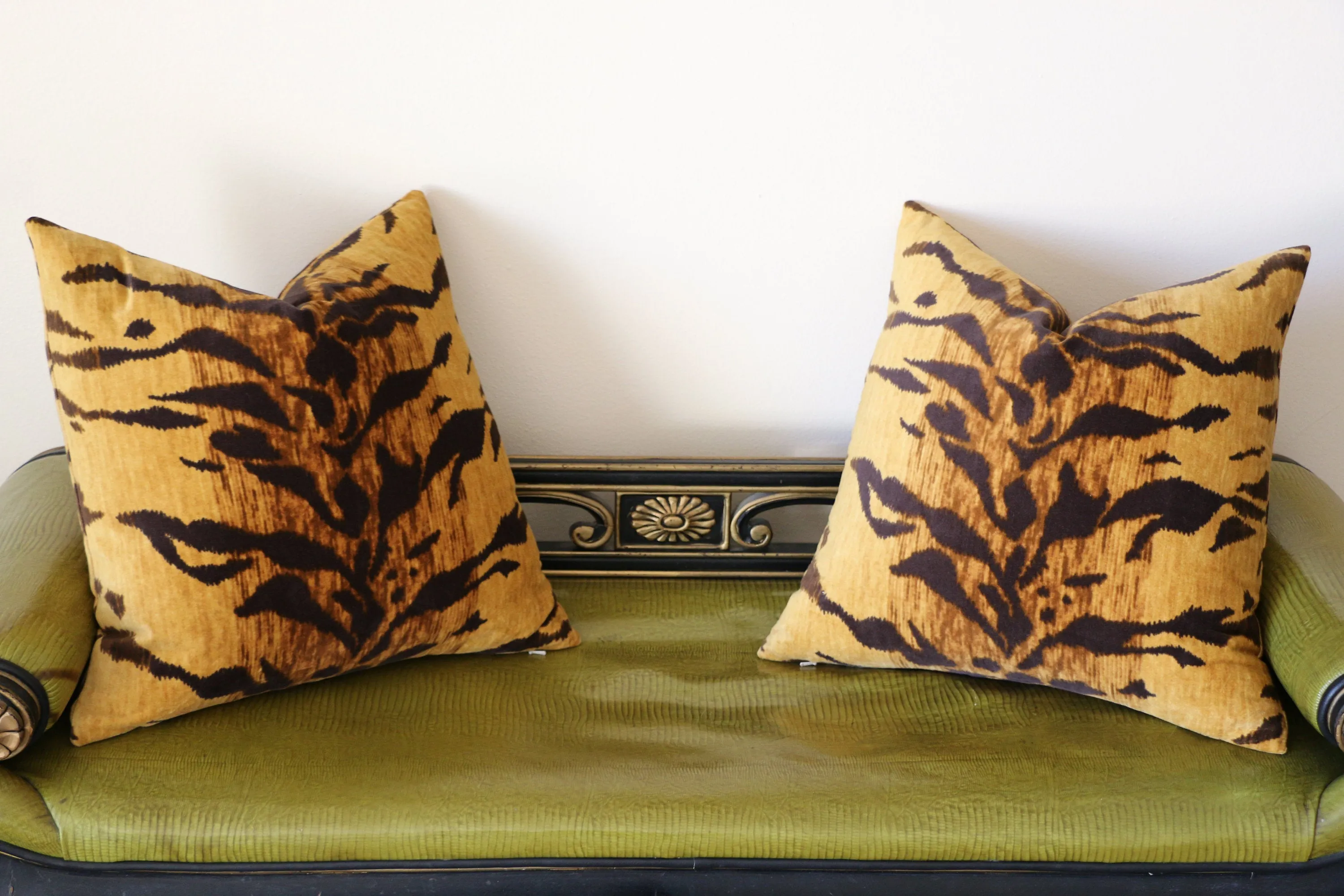 Tigre Velvet Cushion Cover / Velvet Cheetah Pillow / Animal Print ZIPPER Pillow Cover / Jamil Natural / Hollywood Regency Pillow Cover