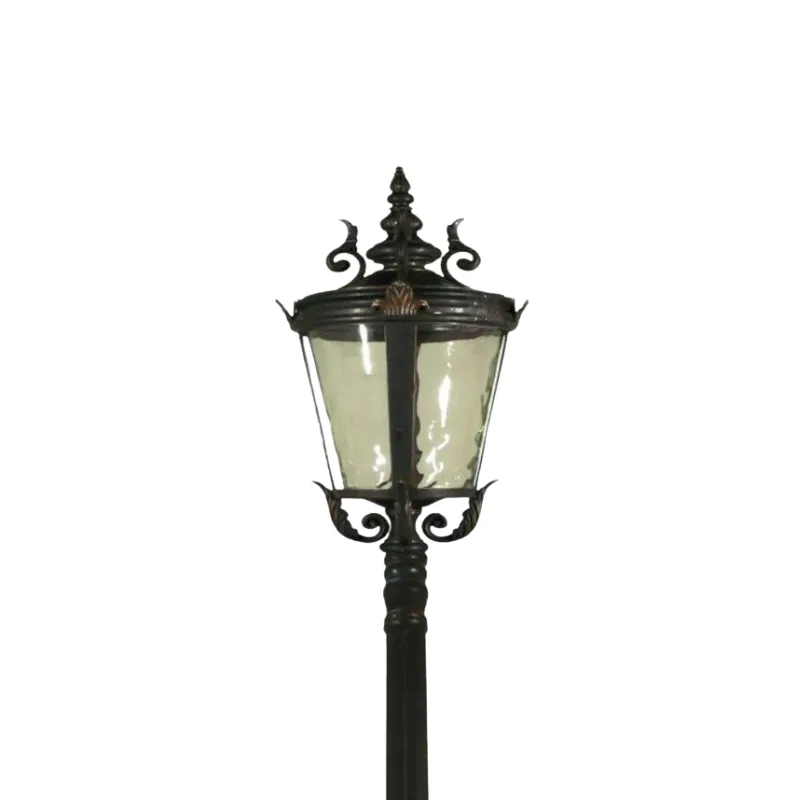 Traditional Stately Lantern Lamp Post