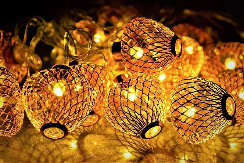 Warm White Strawberry Shape Metal Light 15 Bulb & 3 Meters String Light